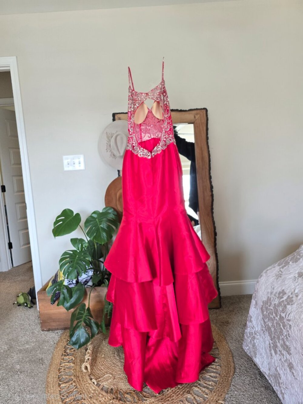 Red Gown - Picture 2 of 4